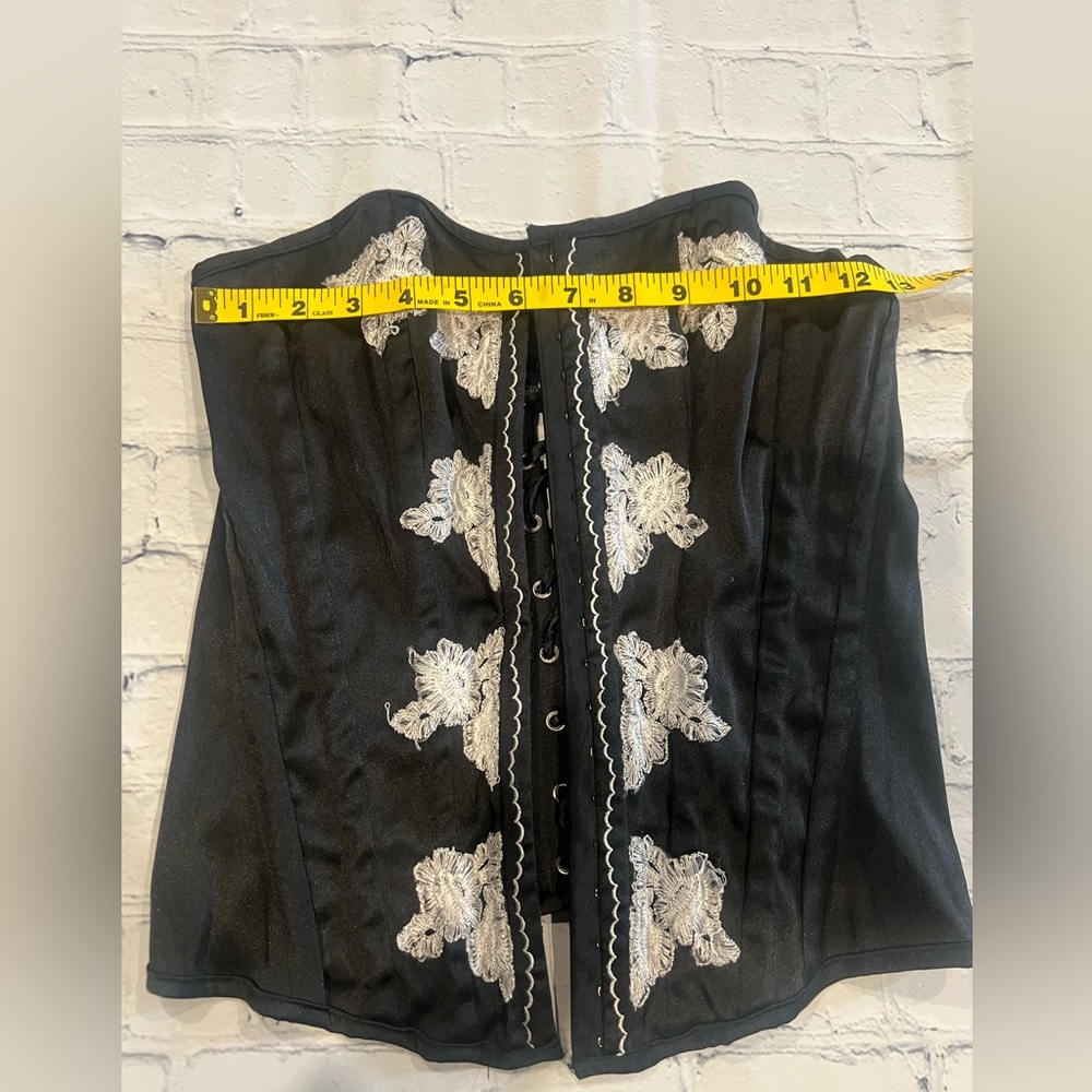 Charlotte Russe Black and White Corset - Picture 4 of 8